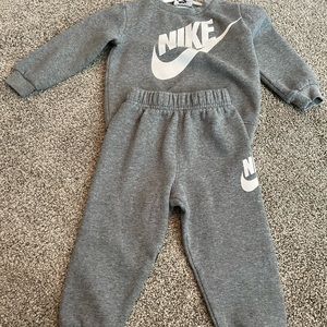 Nike boys 2T matching set